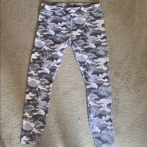 ⭐️Fabletics Powerhold Leggings⭐️